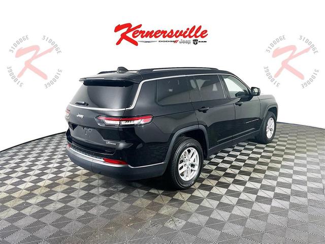 Photo of 2023 Diamond Black Crystal Pearlcoat Jeep Grand Cherokee L