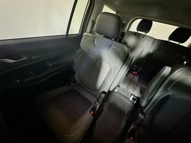 Photo of 2023 Diamond Black Crystal Pearlcoat Jeep Grand Cherokee L