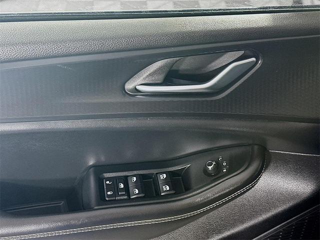 Photo of 2023 Diamond Black Crystal Pearlcoat Jeep Grand Cherokee L