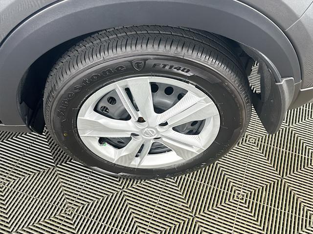 Photo of 2023 Gun Metallic Nissan Kicks