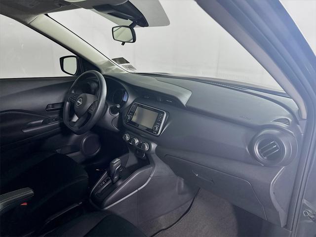 Photo of 2023 Gun Metallic Nissan Kicks