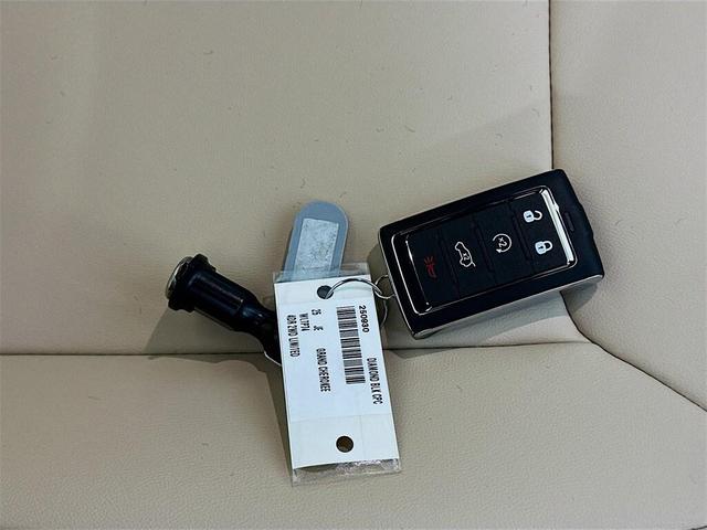 Photo of 2025 Diamond Black Crystal Pearlcoat Jeep Grand Cherokee
