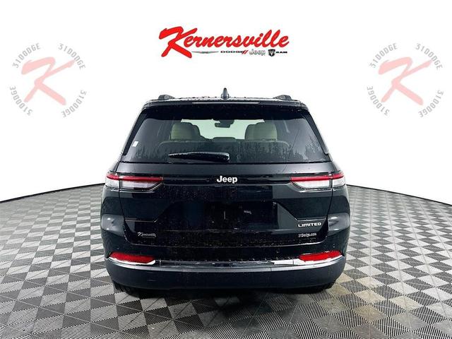 Photo of 2025 Diamond Black Crystal Pearlcoat Jeep Grand Cherokee