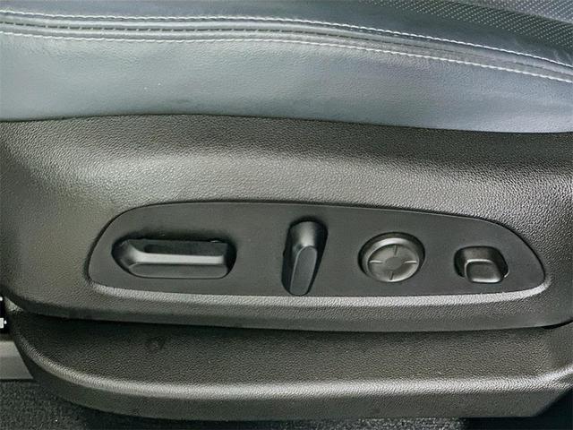 Photo of 2021 White Frost Tricoat Buick Enclave