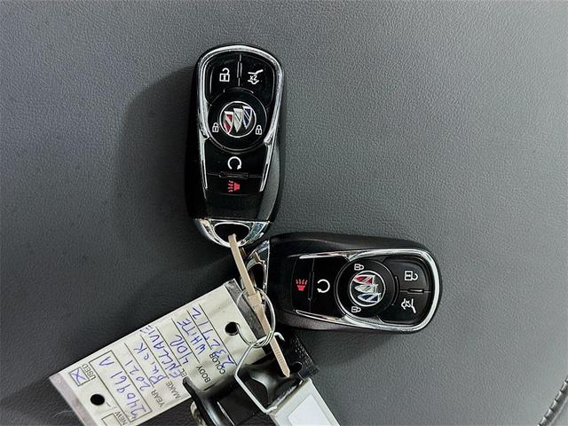 Photo of 2021 White Frost Tricoat Buick Enclave