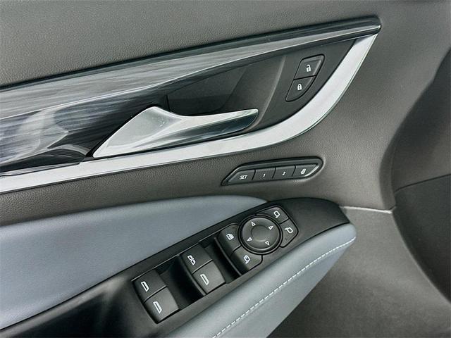 Photo of 2021 White Frost Tricoat Buick Enclave