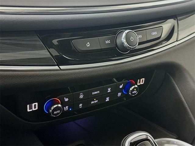 Photo of 2021 White Frost Tricoat Buick Enclave