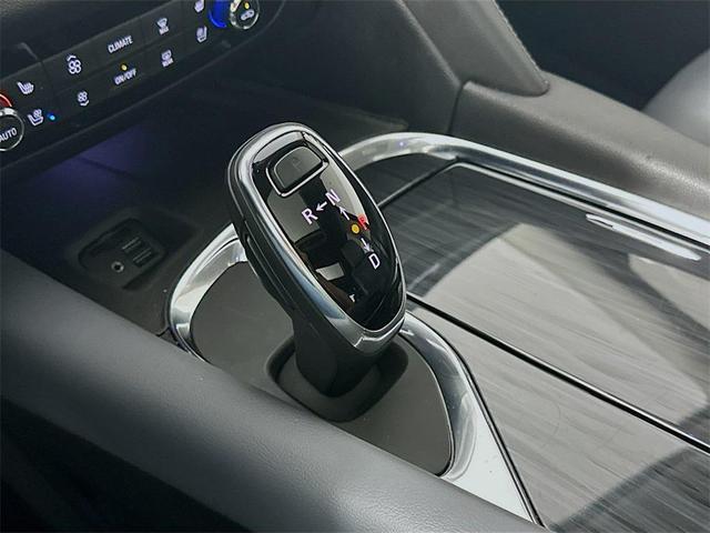 Photo of 2021 White Frost Tricoat Buick Enclave
