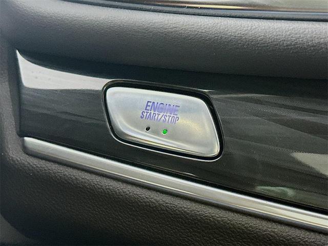 Photo of 2021 White Frost Tricoat Buick Enclave