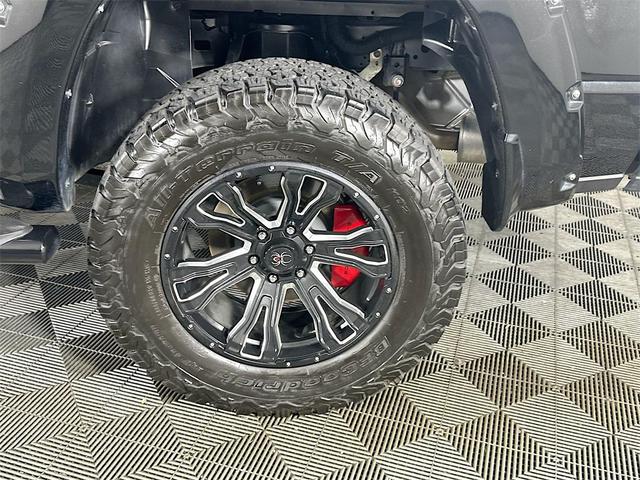 Photo of 2022 Diamond Black Crystal Pearlcoat RAM 1500