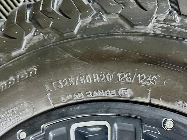 Photo of 2022 Diamond Black Crystal Pearlcoat RAM 1500