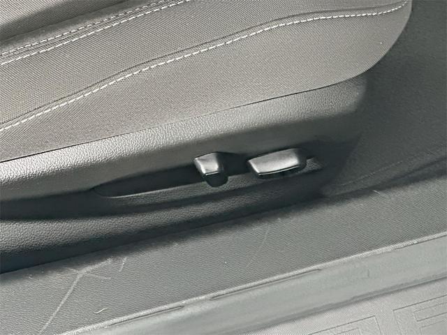 Photo of 2023 Summit White Chevrolet Camaro