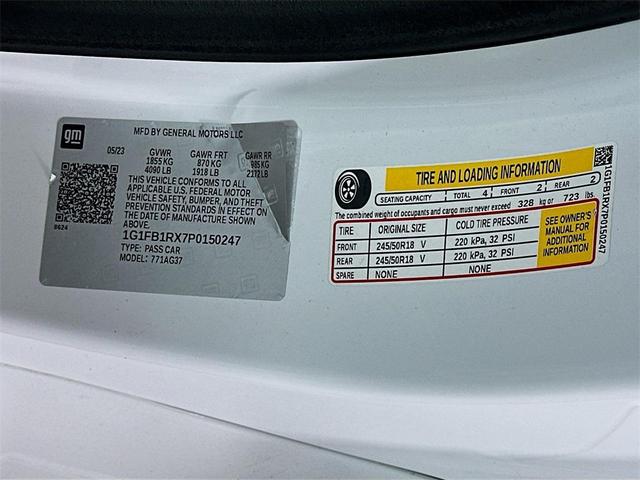Photo of 2023 Summit White Chevrolet Camaro