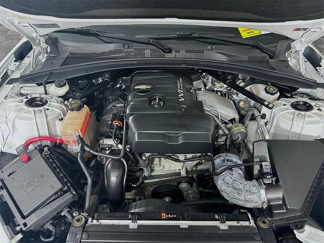 Photo of 2023 Summit White Chevrolet Camaro