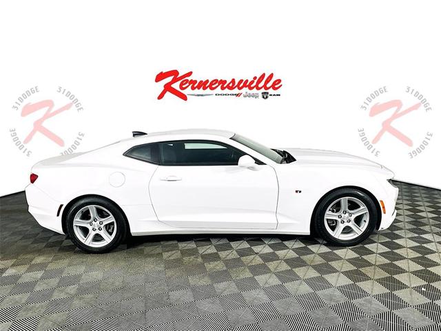Photo of 2023 Summit White Chevrolet Camaro