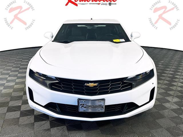 Photo of 2023 Summit White Chevrolet Camaro