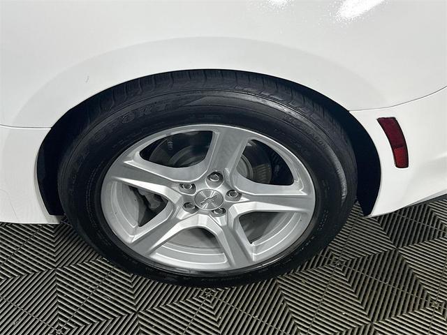 Photo of 2023 Summit White Chevrolet Camaro