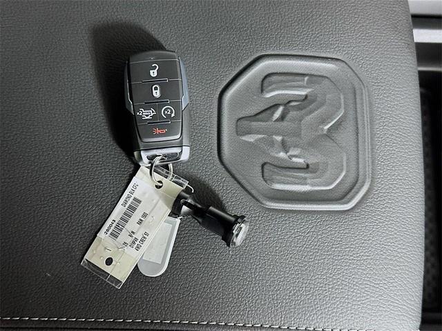 Photo of 2026 Diamond Black Crystal Pearlcoat RAM 1500