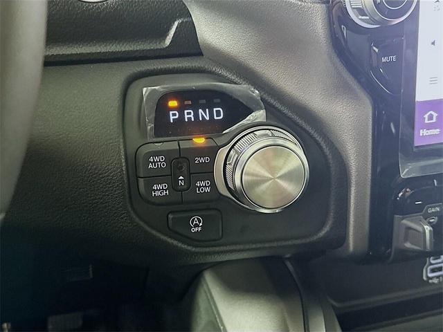 Photo of 2026 Diamond Black Crystal Pearlcoat RAM 1500