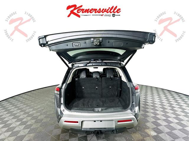 Photo of 2023 Gun Metallic Nissan Pathfinder