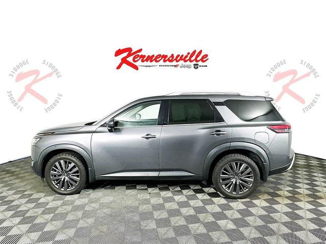 Photo of 2023 Gun Metallic Nissan Pathfinder