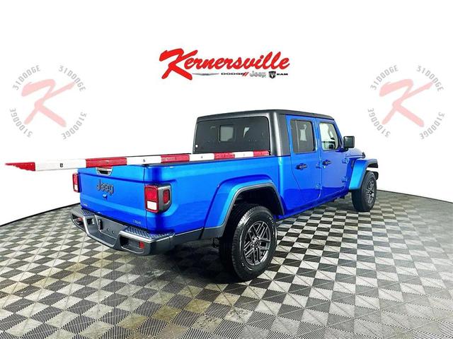 Photo of 2025 Hydro Blue Pearlcoat Jeep Gladiator