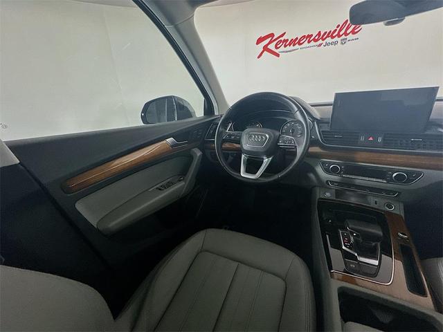 Photo of 2023 Daytona Gray Pearl Effect Audi Q5