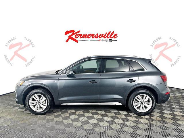 Photo of 2023 Daytona Gray Pearl Effect Audi Q5