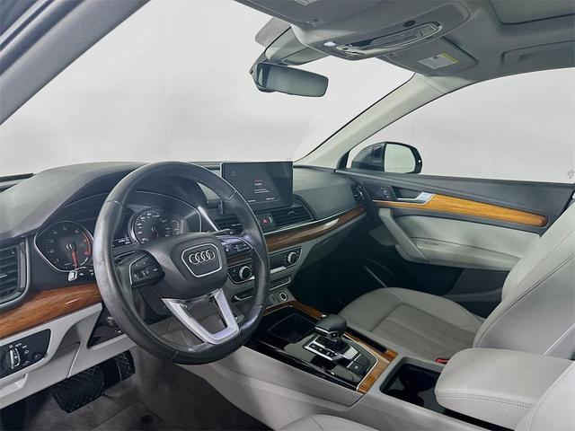 Photo of 2023 Daytona Gray Pearl Effect Audi Q5