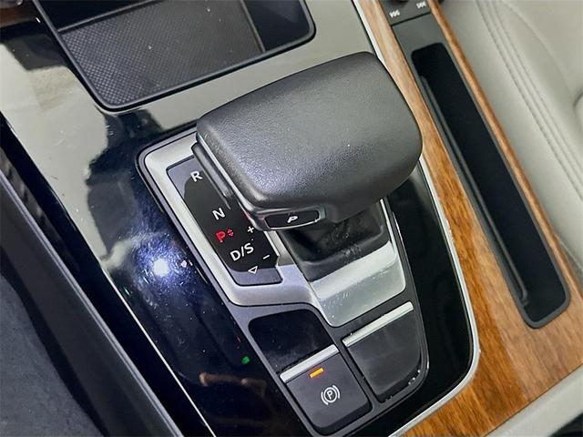 Photo of 2023 Daytona Gray Pearl Effect Audi Q5