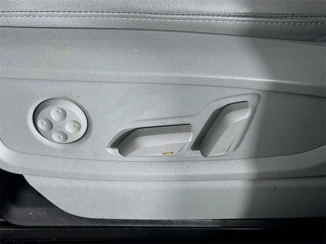 Photo of 2023 Daytona Gray Pearl Effect Audi Q5