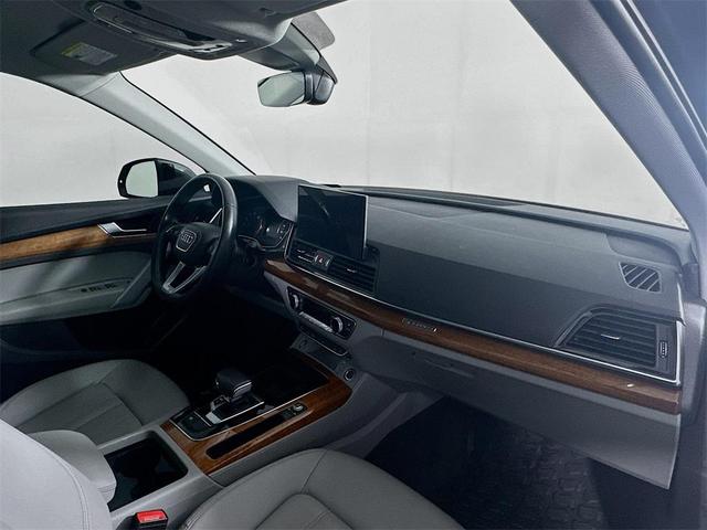 Photo of 2023 Daytona Gray Pearl Effect Audi Q5