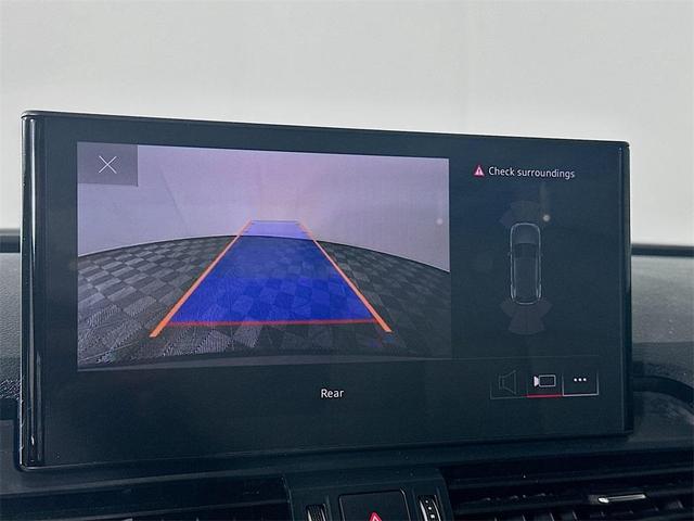 Photo of 2023 Daytona Gray Pearl Effect Audi Q5