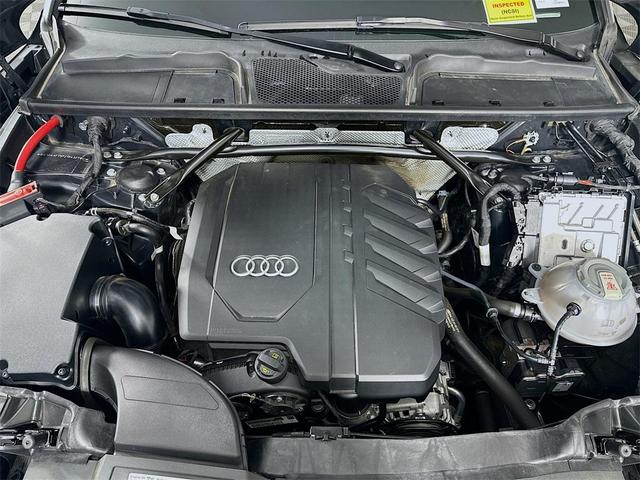 Photo of 2023 Daytona Gray Pearl Effect Audi Q5