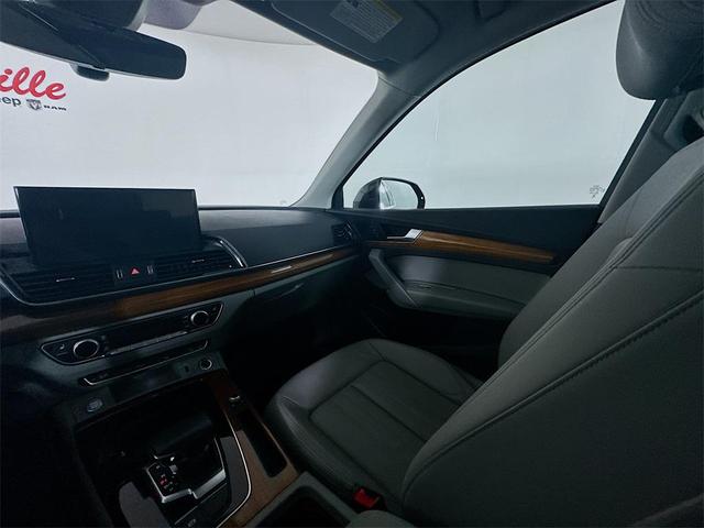 Photo of 2023 Daytona Gray Pearl Effect Audi Q5