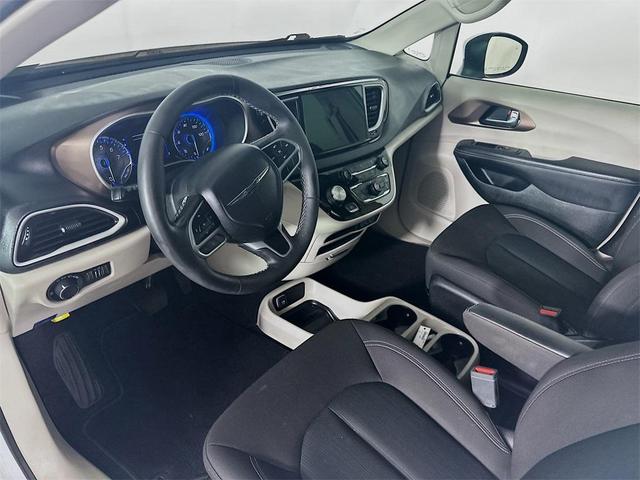 Photo of 2023 Bright White Clearcoat Chrysler Voyager