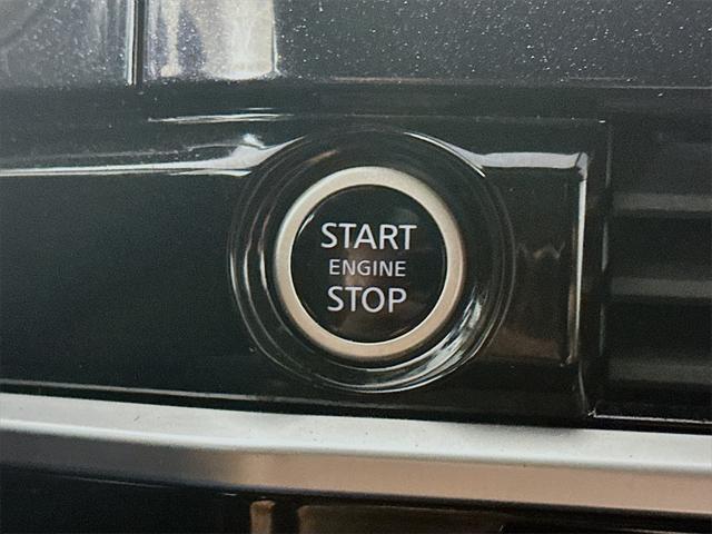 Photo of 2022 Super Black Nissan Pathfinder