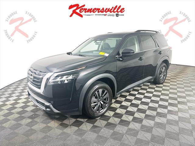 Photo of 2022 Super Black Nissan Pathfinder