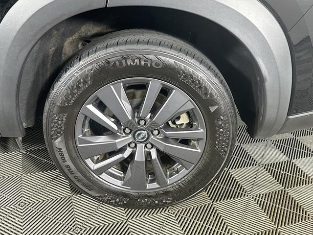 Photo of 2022 Super Black Nissan Pathfinder