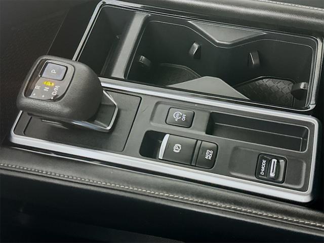Photo of 2022 Super Black Nissan Pathfinder