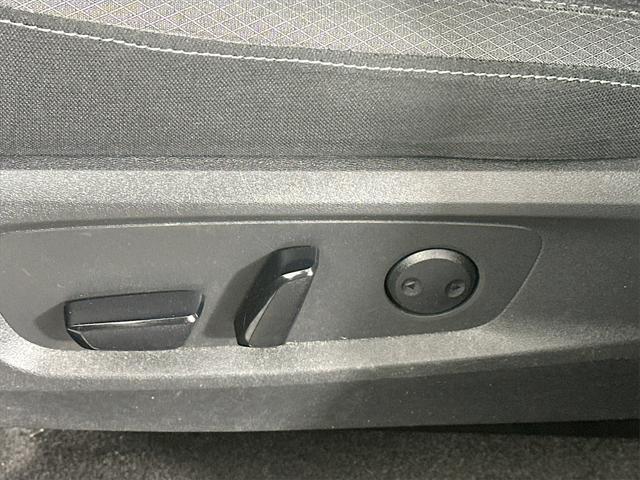 Photo of 2022 Super Black Nissan Pathfinder