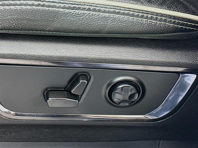Photo of 2022 Bright White Clearcoat RAM 1500