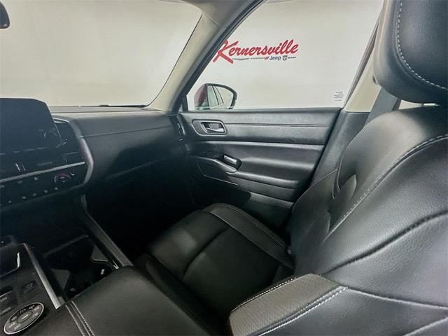 Photo of 2022 Scarlet Ember Tintcoat Nissan Pathfinder