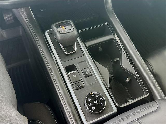 Photo of 2022 Scarlet Ember Tintcoat Nissan Pathfinder
