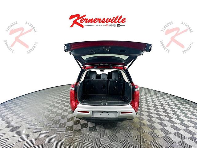 Photo of 2022 Scarlet Ember Tintcoat Nissan Pathfinder