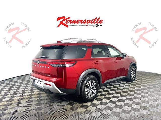 Photo of 2022 Scarlet Ember Tintcoat Nissan Pathfinder