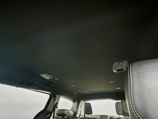 Photo of 2026 Diamond Black Crystal Pearlcoat Chrysler Pacifica
