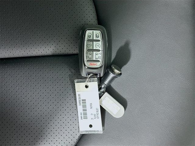 Photo of 2026 Diamond Black Crystal Pearlcoat Chrysler Pacifica