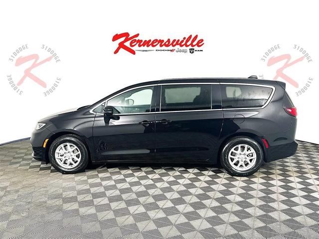 Photo of 2026 Diamond Black Crystal Pearlcoat Chrysler Pacifica