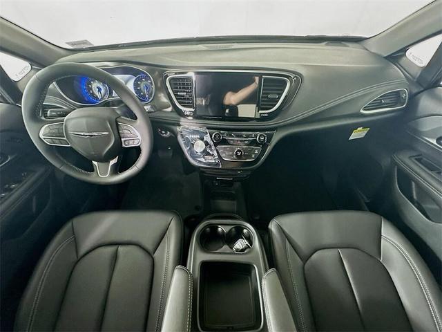 Photo of 2026 Diamond Black Crystal Pearlcoat Chrysler Pacifica